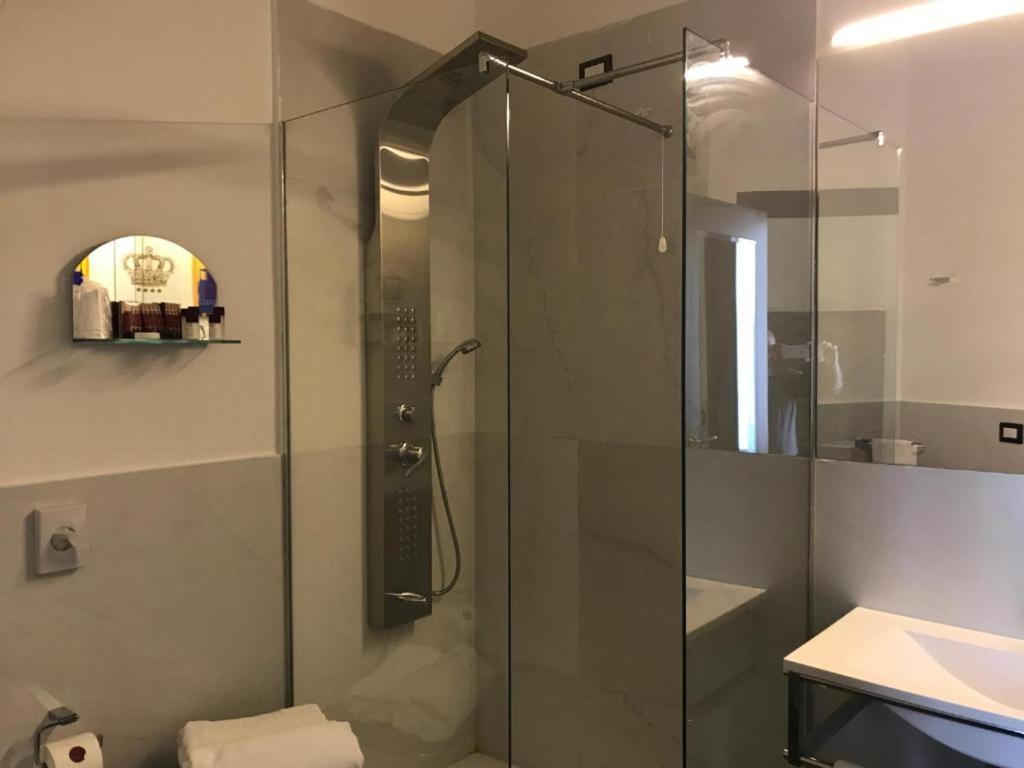 Boutique Hotel Piazza Carita 那不勒斯 外观 照片