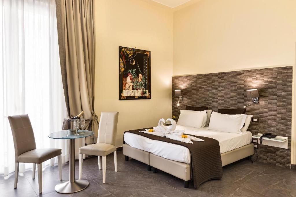 Boutique Hotel Piazza Carita 那不勒斯 外观 照片