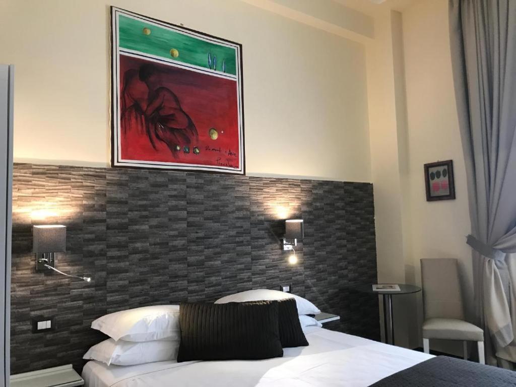 Boutique Hotel Piazza Carita 那不勒斯 外观 照片