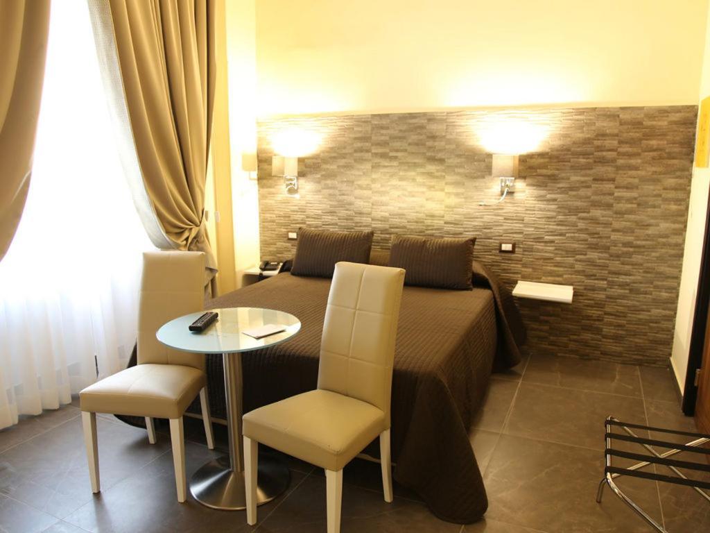 Boutique Hotel Piazza Carita 那不勒斯 外观 照片