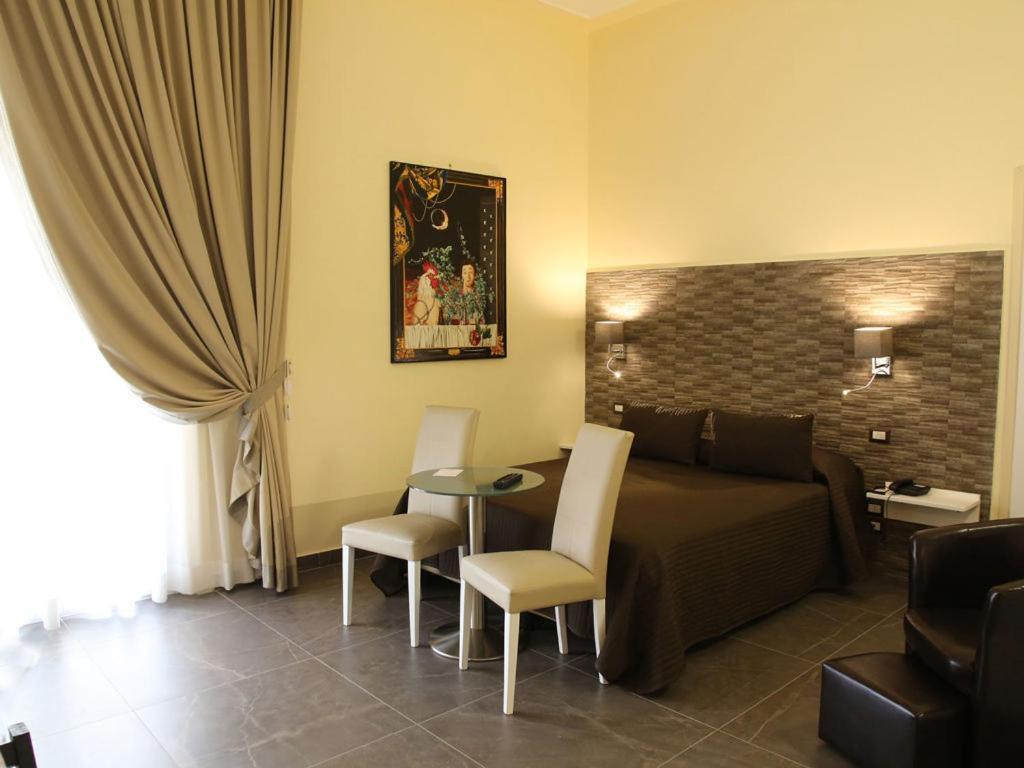 Boutique Hotel Piazza Carita 那不勒斯 外观 照片