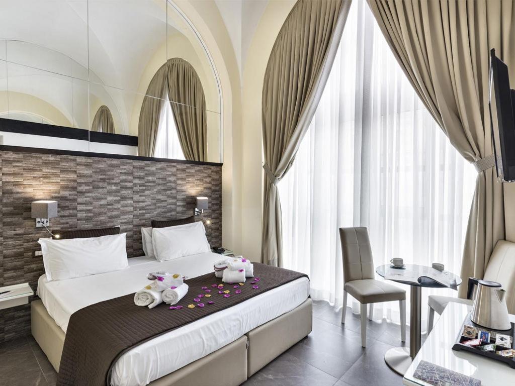 Boutique Hotel Piazza Carita 那不勒斯 外观 照片