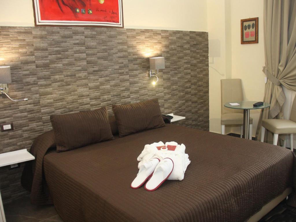 Boutique Hotel Piazza Carita 那不勒斯 外观 照片
